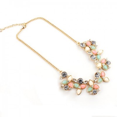 Vintage Rhinestone Decorated Candy Color Leaf Pattern Pendant Necklace For Women