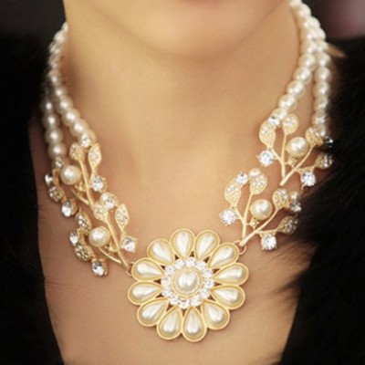 Luxury Women's Faux Pearl Flowerlike Necklace